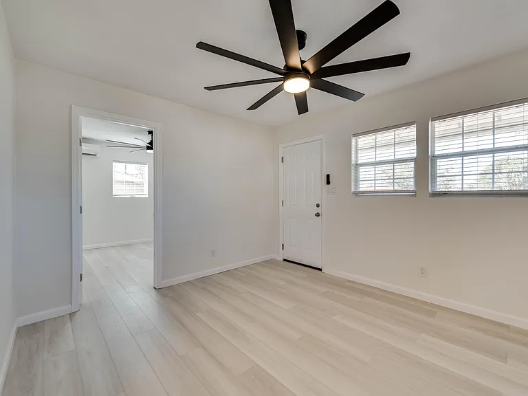 2101A Beverly Ave — Photo 12