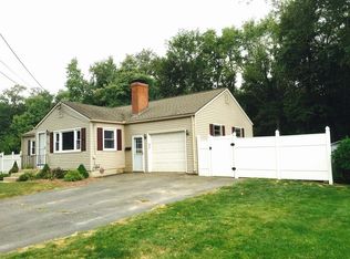 123 Meadowbrook Rd, Agawam, MA 01001