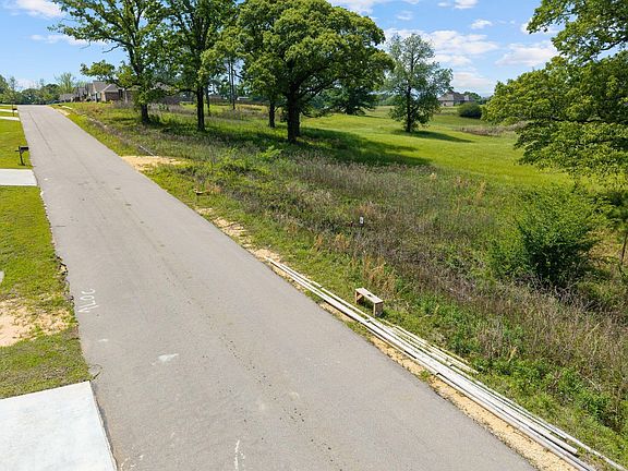 2nd image of 41 Sapphire Dr