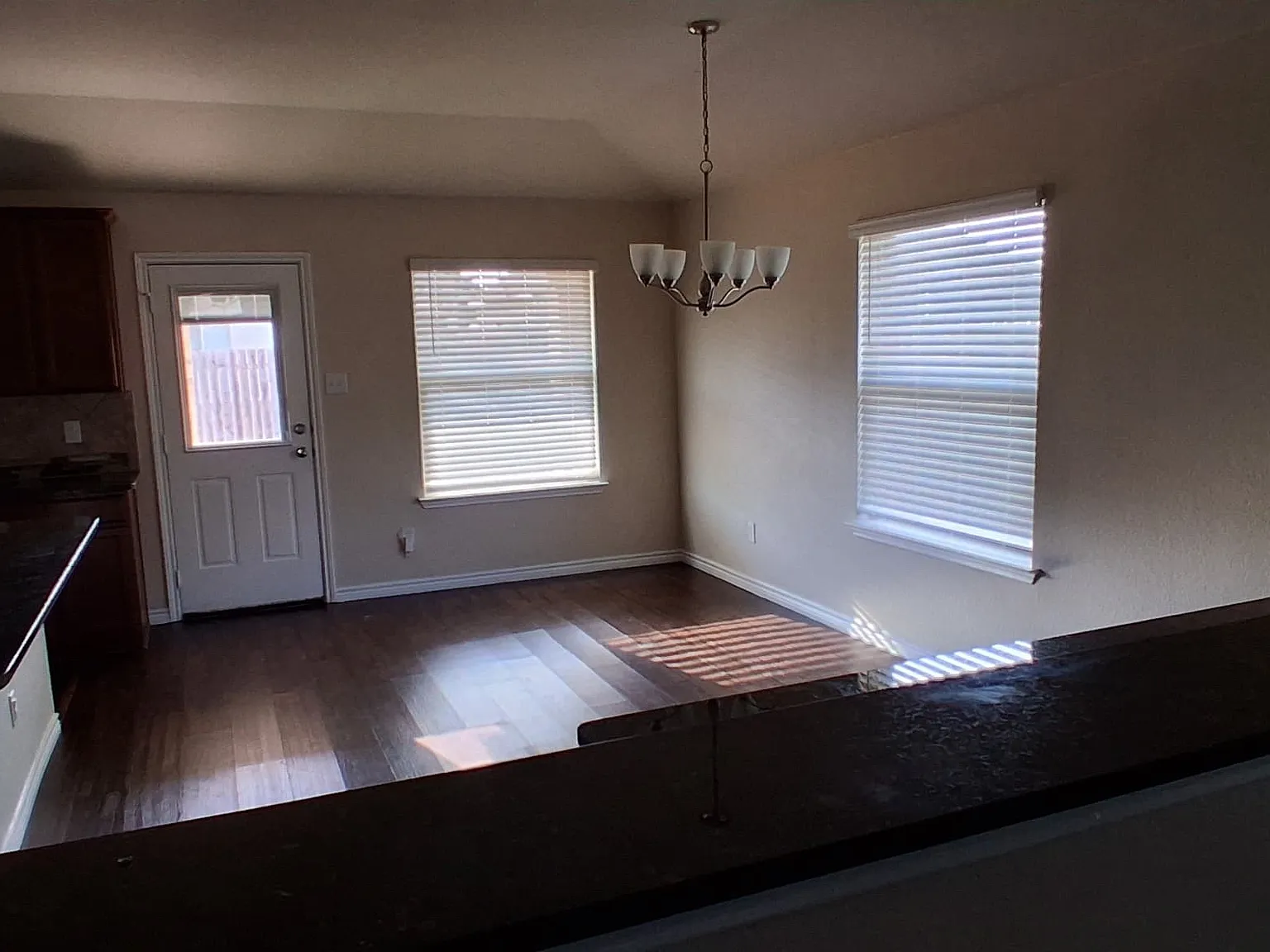 4 bed, 2024 sqft, $1,950 — Photo 3