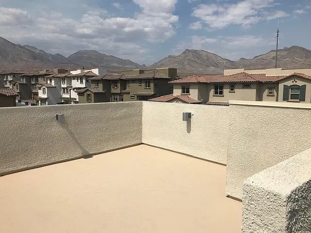 3 bed, 2.5 bath, 1438 sqft, $2,400 — Photo 4