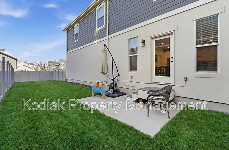 979 W Shoreline Dr — Photo 28
