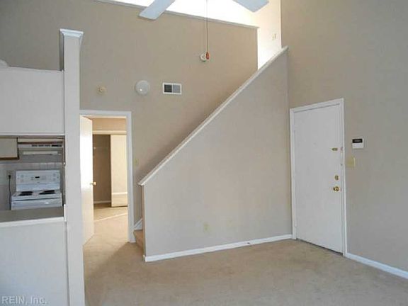 5th image of 221 Pacific Dr