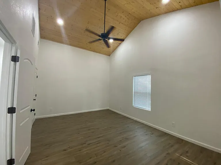 1506 Edwards St — Photo 23