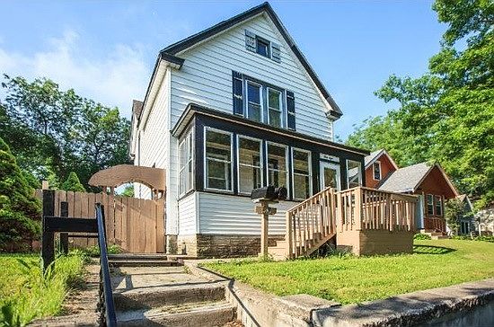 Saint Paul home with character