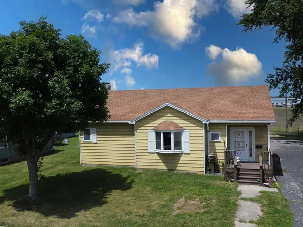 111 W McKinley Ave, Milford, IL 60953