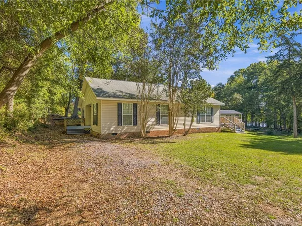 1028 Pine Lake Dr, Townville, SC 29689