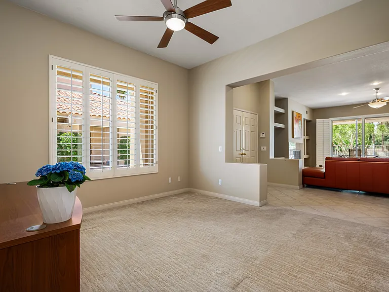 285 W Kavenish Dr — Photo 9