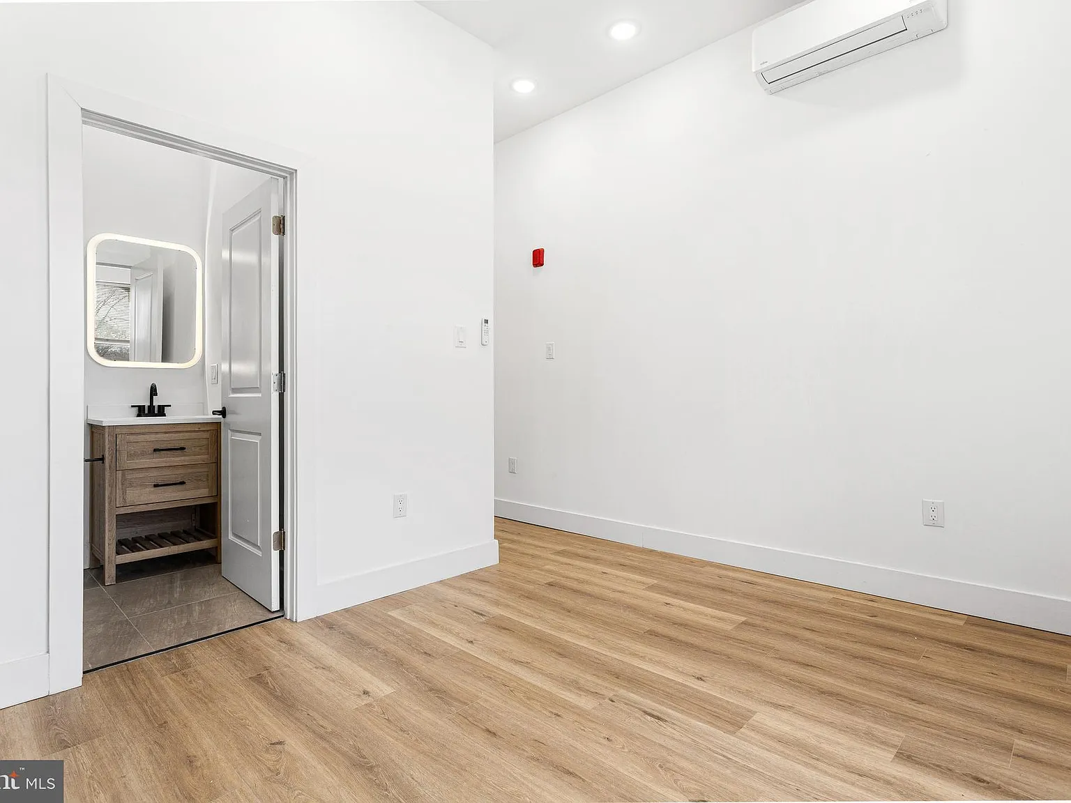 Studio, 500 sqft, $1,000 — Photo 3