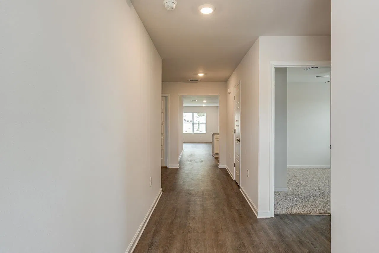 4 bed, 2.0 bath, 1787 sqft, $2,450 — Photo 2