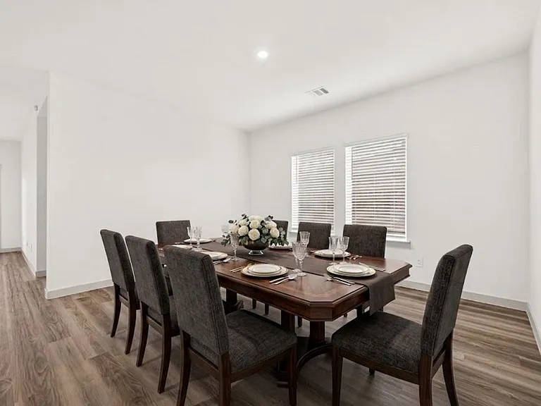 1107 Lakes Edge Ln — Photo 13