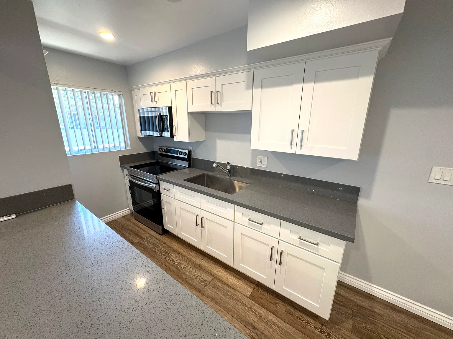 2 bed, 850 sqft, $2,500 — Photo 3