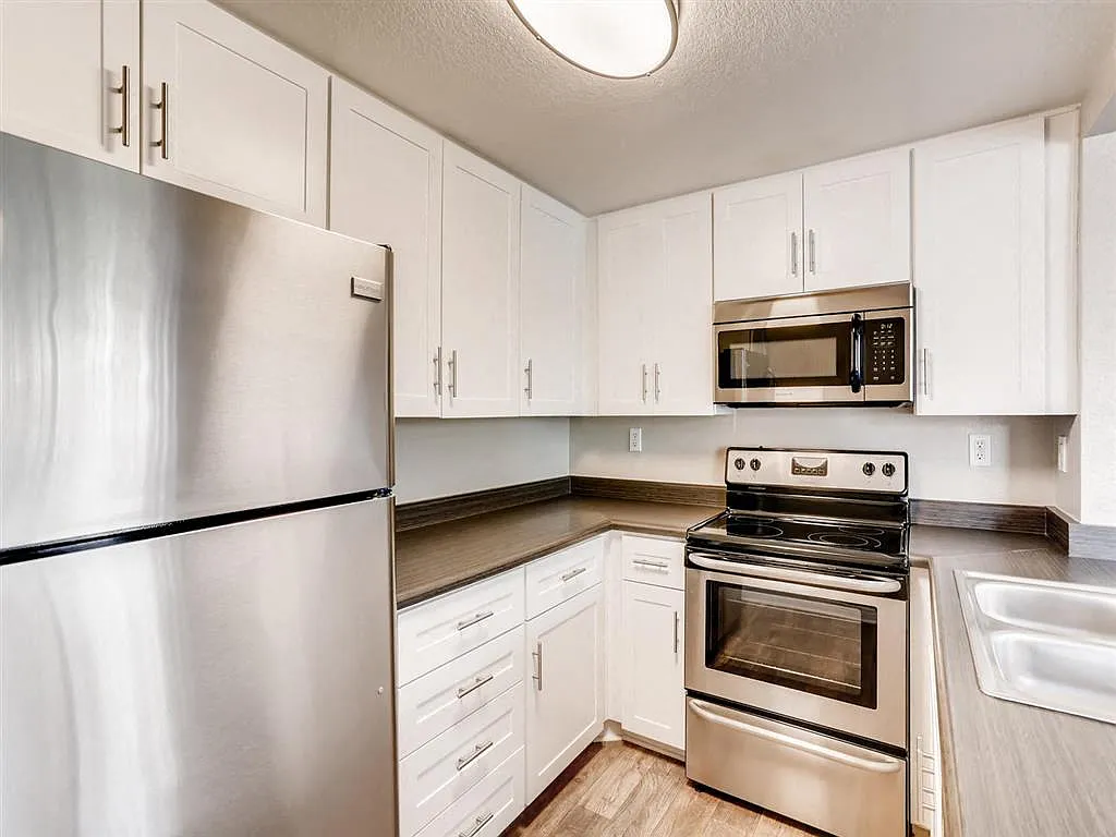 Hidden Hills Condominium Rentals — Photo 4