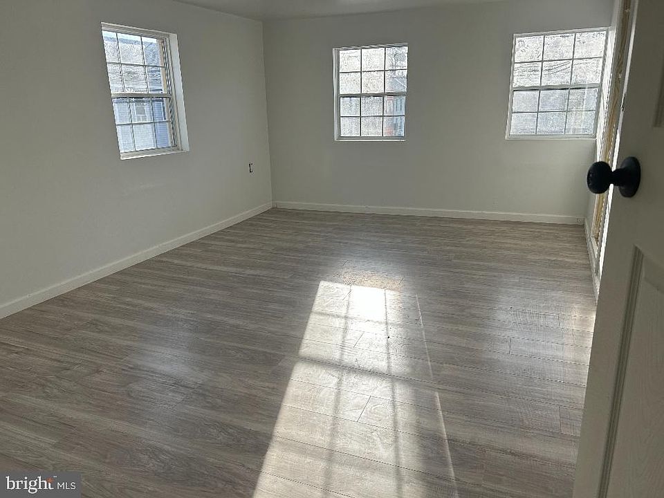 2nd image of 401 E Washington St