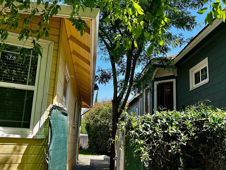 3727 1st Ave — Photo 2