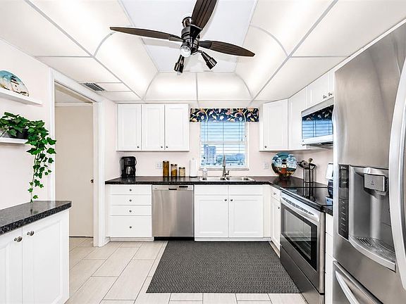 2nd image of 4725 Cove Cir APT 808