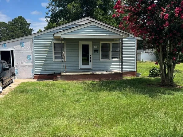 516 N Jones St, Pembroke, NC 28372