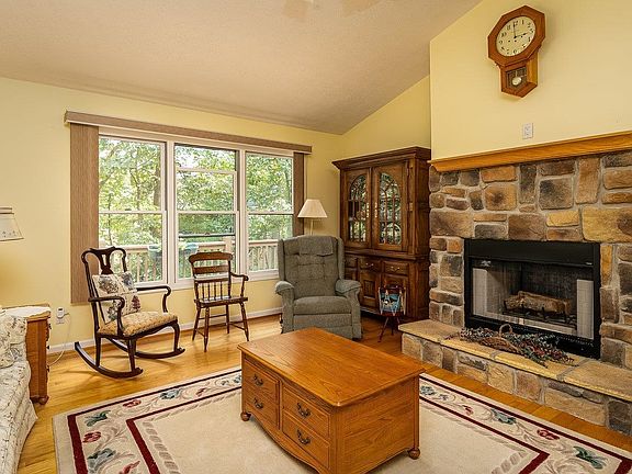 2nd image of 111 Bethel Ln