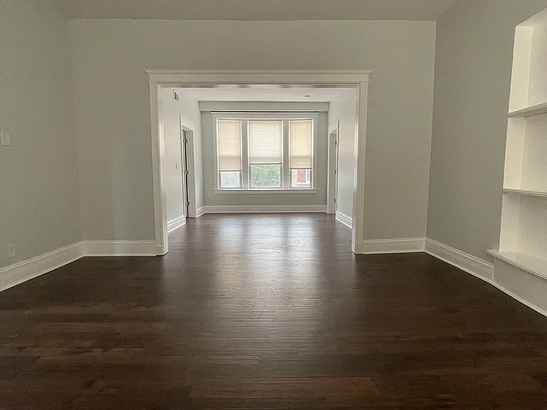 916 W 68th St #2W — Photo 3