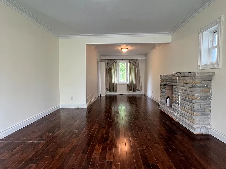 142 Spring Garden Ave — Photo 2