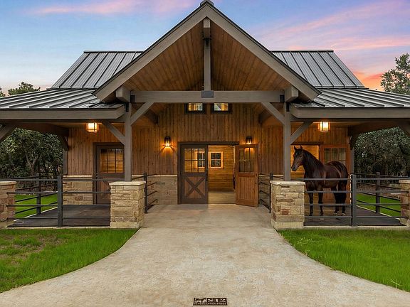 3rd image of 812 Jennings Branch Rd