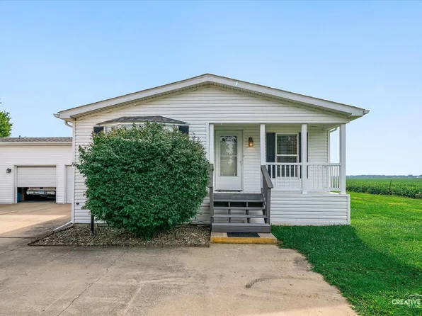 879 Meadowlark Cir #B, Sandwich, IL 60548