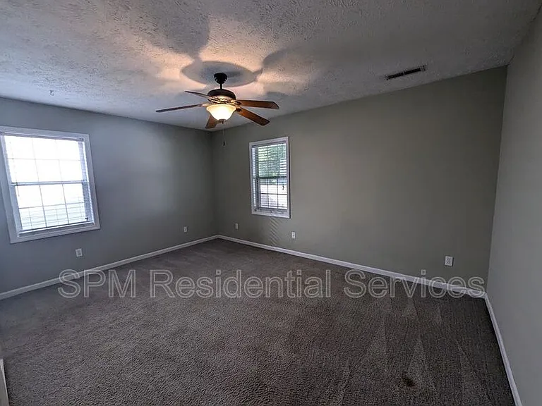 705 Varsity Dr — Photo 9