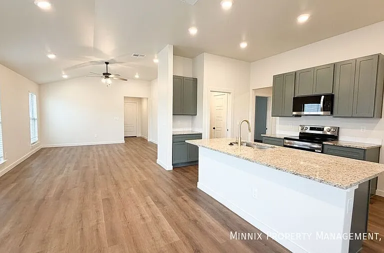 2151 Langford Ave — Photo 6