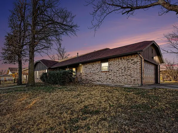 1056 Mabel C Fry Blvd, Yukon, OK 73099