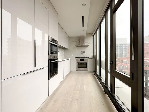 3rd image of 212 W 95th St APT 17B