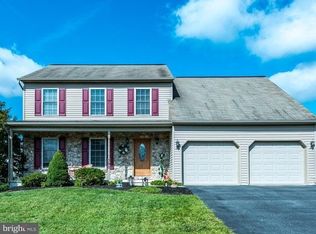 390 Olde Hickory Rd, Mount Wolf, PA 17347