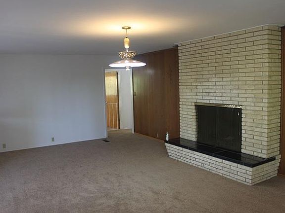 3rd image of 16199 Highland Dr