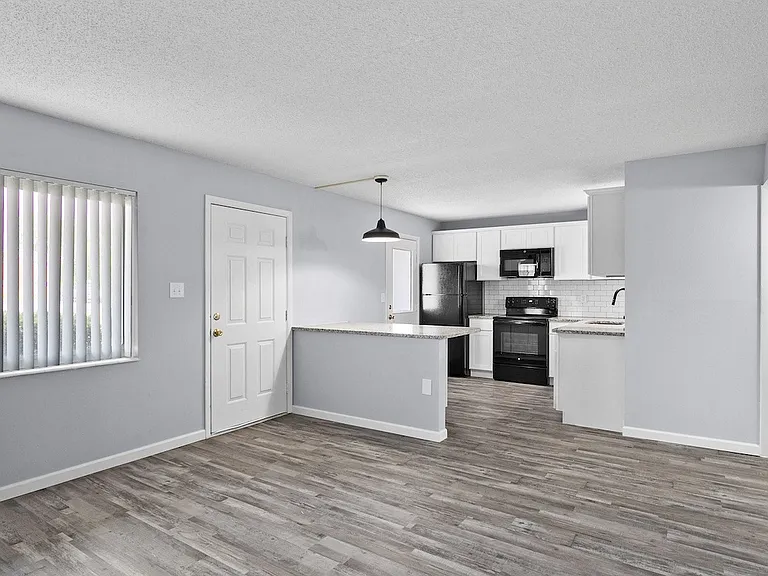 Ridge Manor Apartments — Photo 16