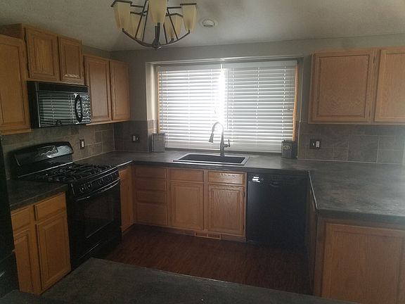 4th image of 6728 S 153rd Cir