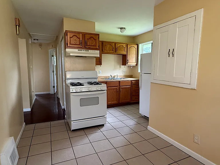 7727 Paddington Dr — Photo 8