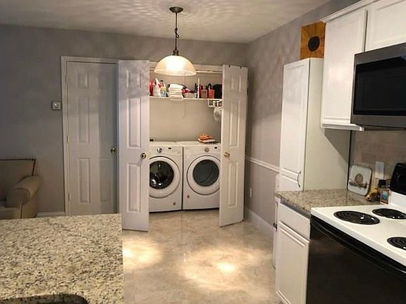 5th image of 8678 Hawthorne St