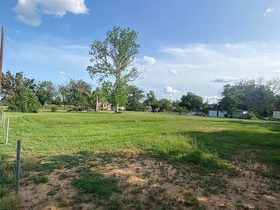 2nd image of 1701 Dallas St