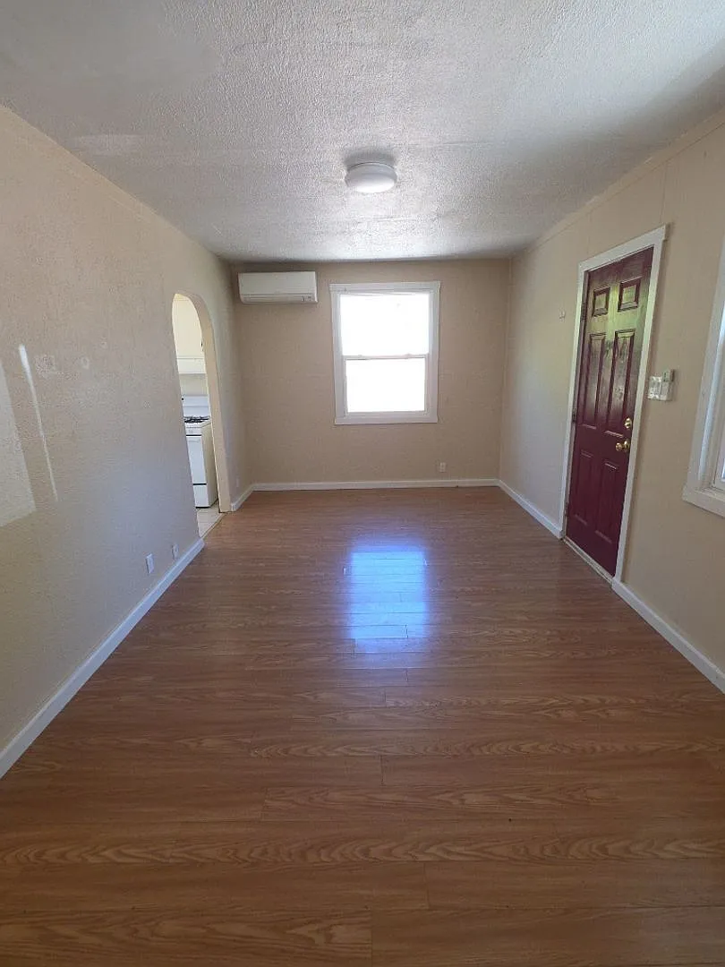 1 Bedroom 1 Bath Home — Photo 4