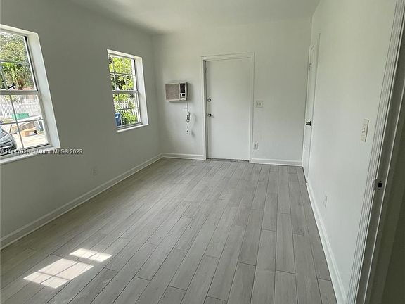 3rd image of 1137 NE 111th St #A1137