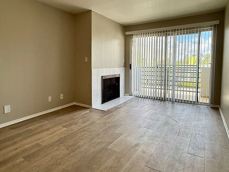 Laurel Canyon, 4500 — Photo 55