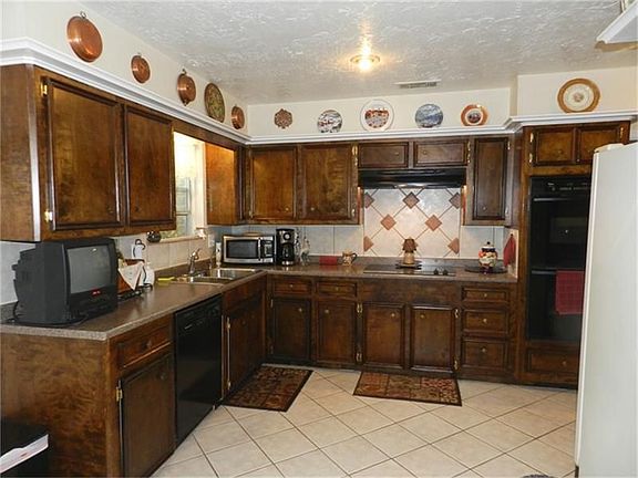 Kitchen w/Updated Countertops & Tile Backsplash.