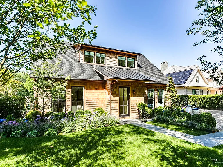 86 Hedges Ln — Photo 1