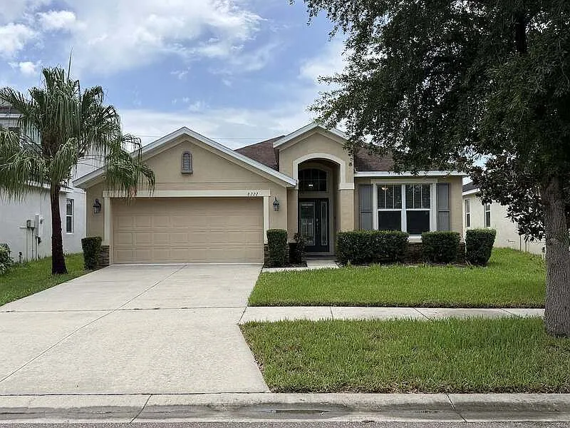 3 bed, 2.0 bath, 2024 sqft, $2,650 — Photo 2