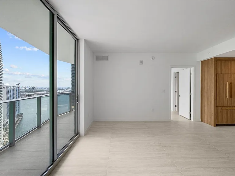 77 SE 5th St #Penthouse 01 — Photo 2