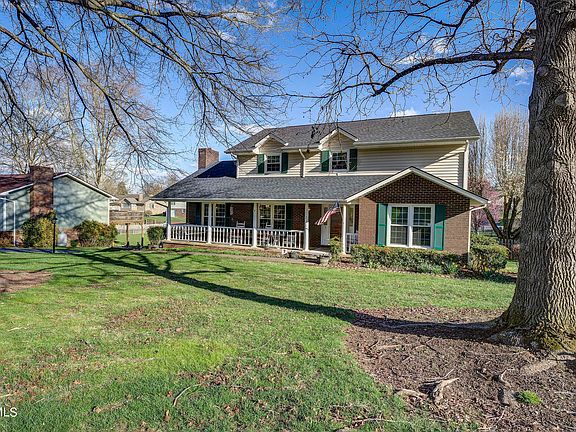 3rd image of 2 Gentry Carson Dr