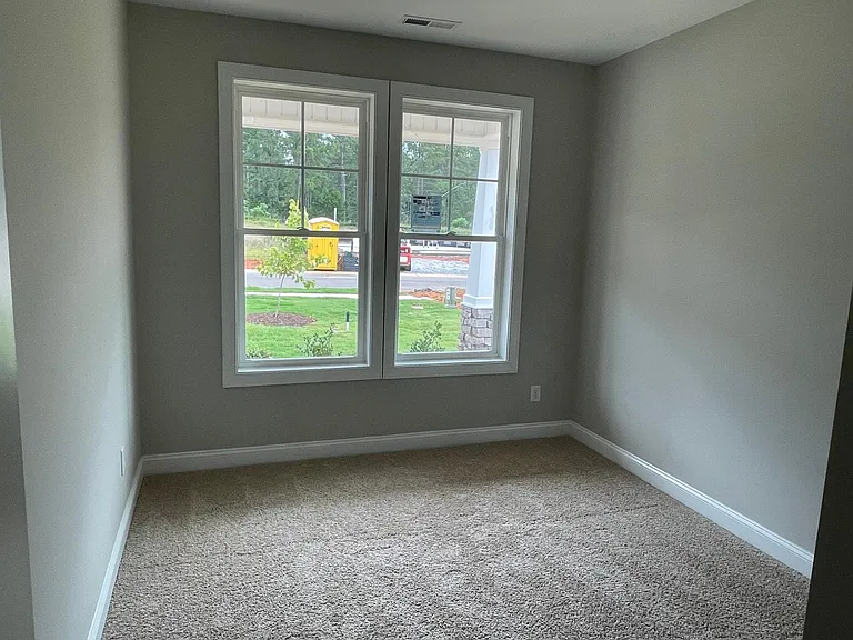 181 Hanover Ct — Photo 11