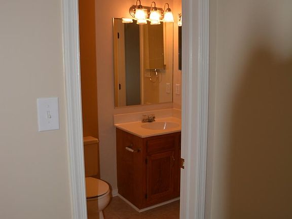 Bath of 1st floor master bedroom