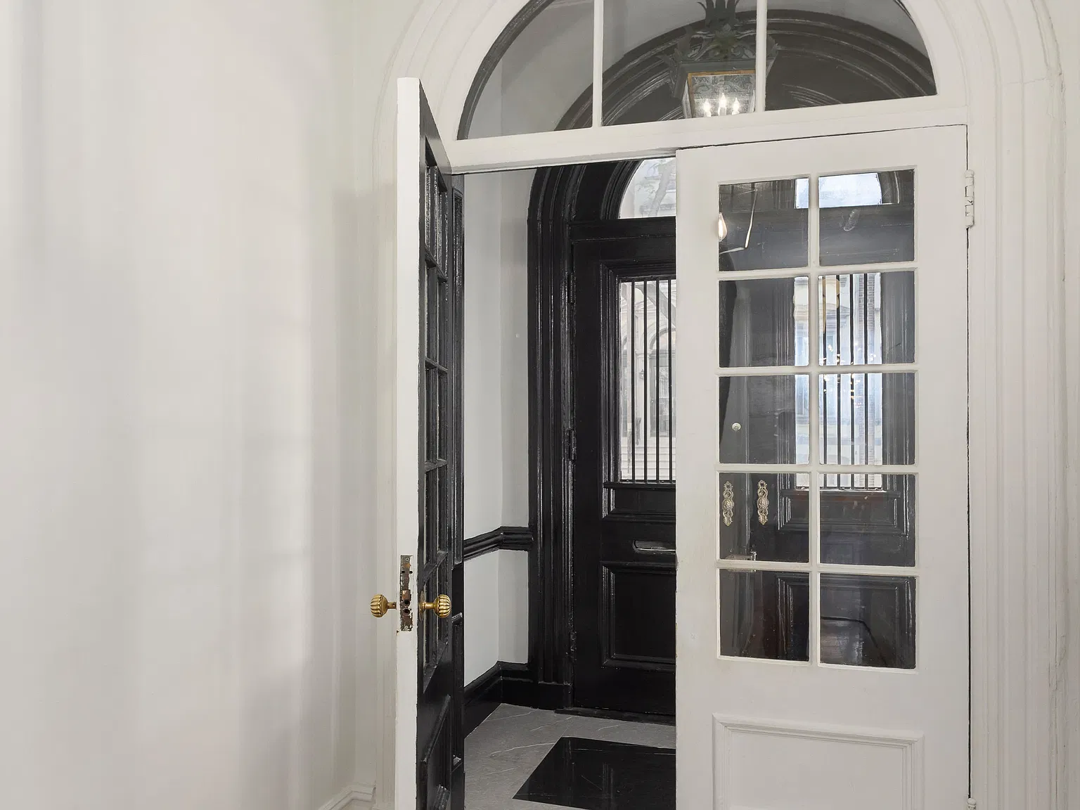 115 E 62nd St — Photo 3
