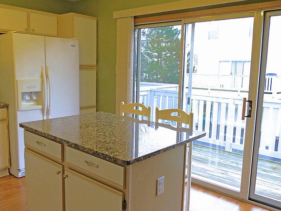 5th image of 1114 Cambridge Dr