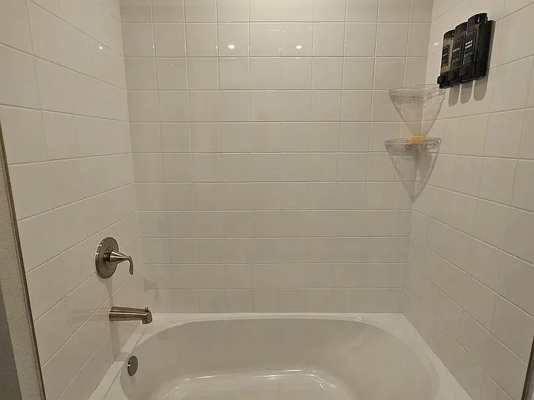 Bathroom 2 Tub